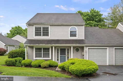 262 CRESCENT DRIVE