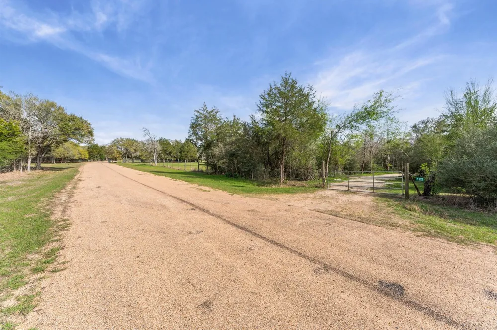 1221 Abel Road New Ulm, TX 78950
