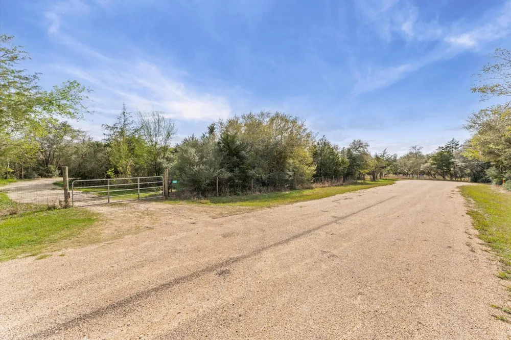 1221 Abel Road New Ulm, TX 78950