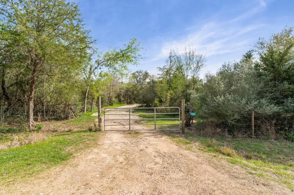 1221 Abel Road New Ulm, TX 78950