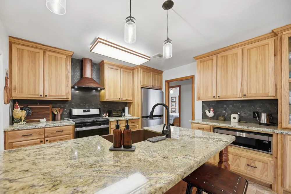1607 S Chappell Hill Street Brenham, TX 77833
