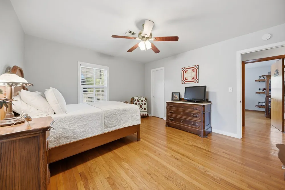 1607 S Chappell Hill Street Brenham, TX 77833