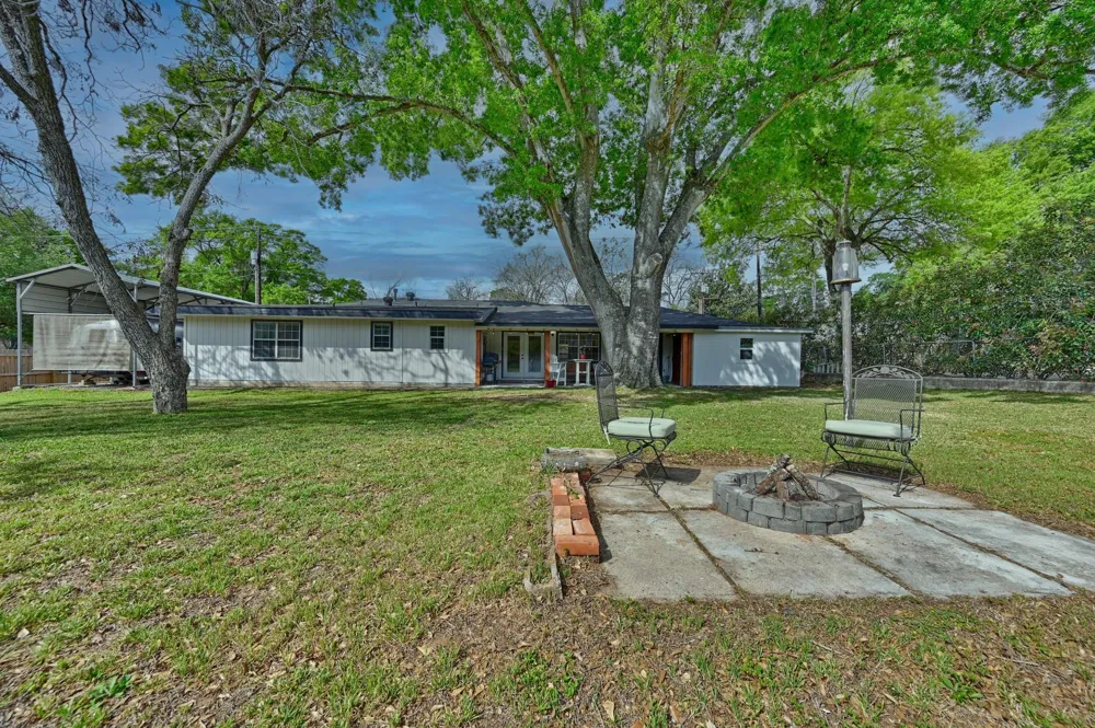 1607 S Chappell Hill Street Brenham, TX 77833