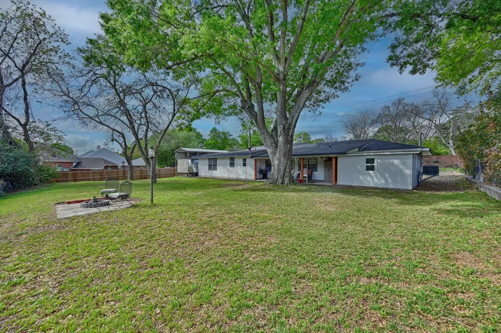 1607 S Chappell Hill Street Brenham, TX 77833