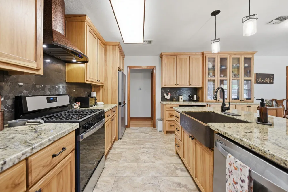 1607 S Chappell Hill Street Brenham, TX 77833