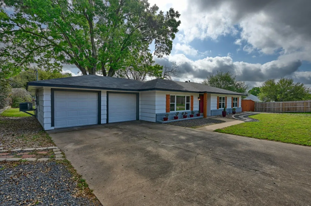 1607 S Chappell Hill Street Brenham, TX 77833