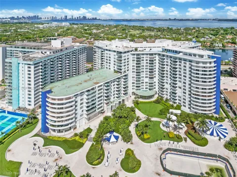 5161 Collins Ave #1508