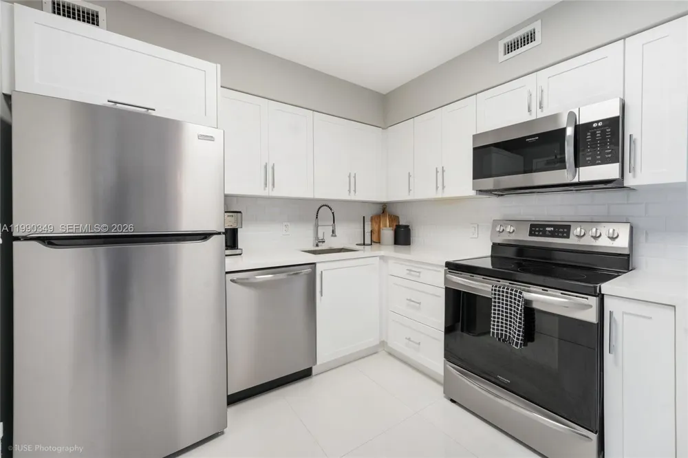 5161 Collins Ave #1508 Miami Beach, FL 33140