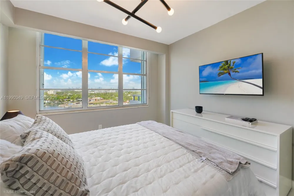 5161 Collins Ave #1508 Miami Beach, FL 33140