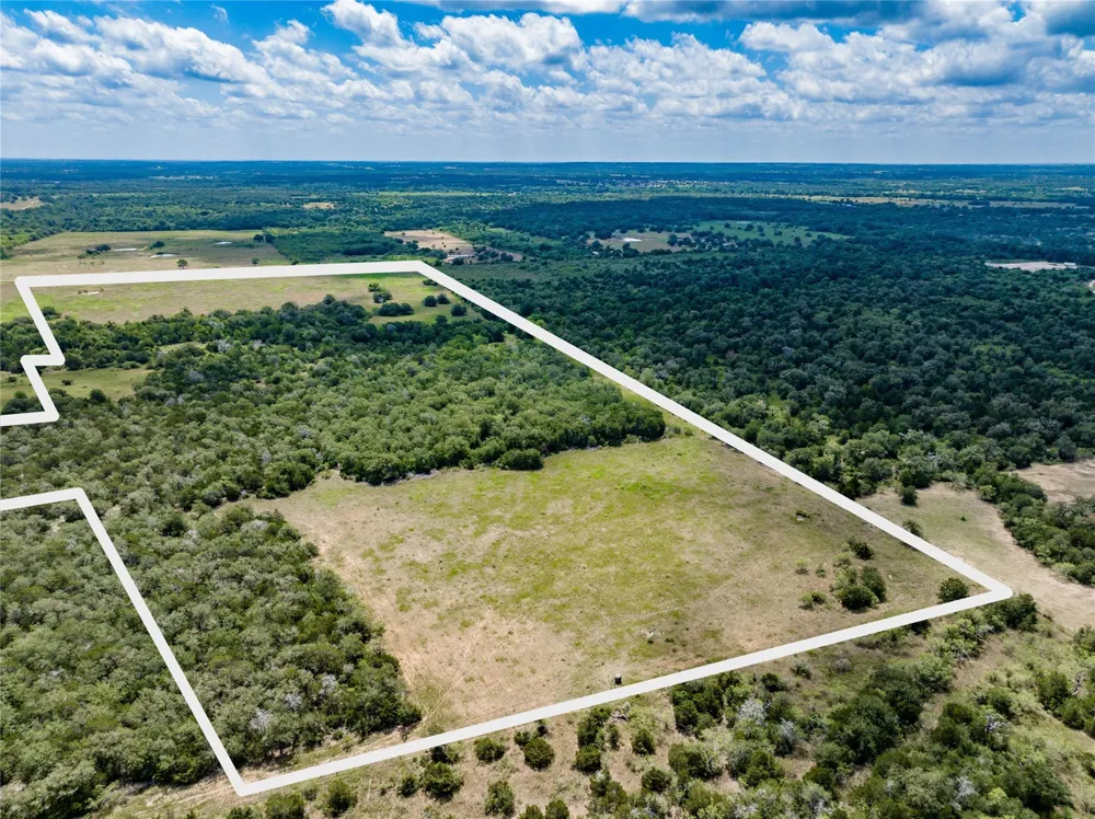 13 Armstrong Road Flatonia, TX 78941