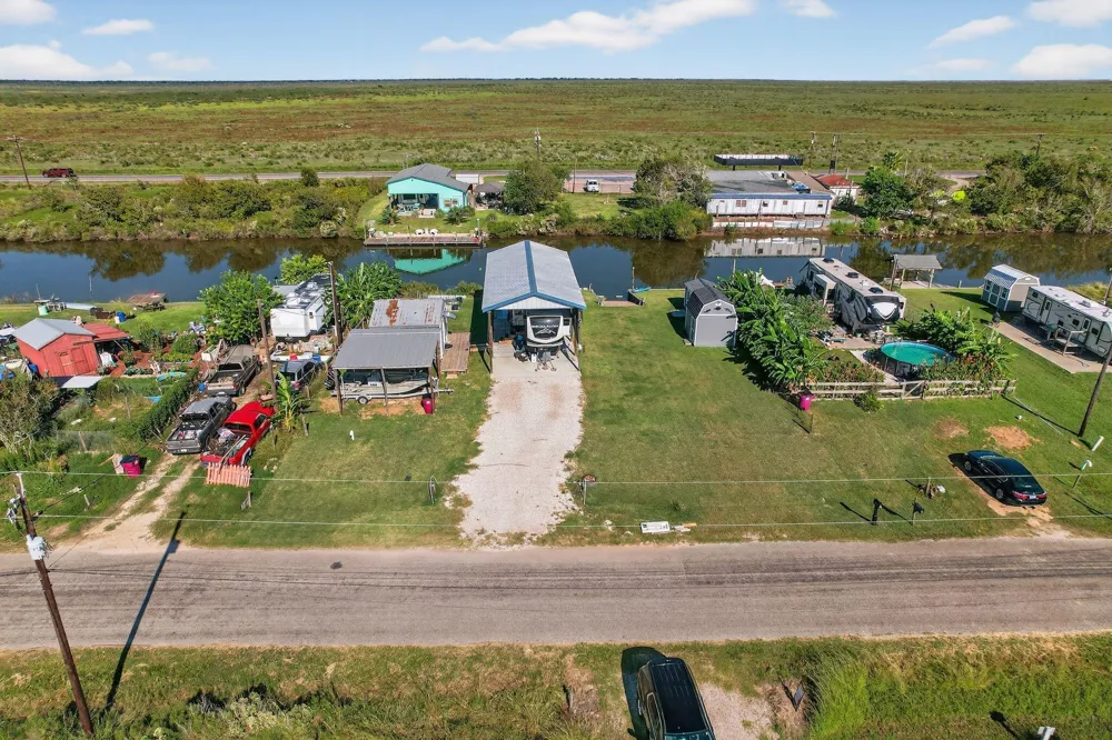 83 County Road 299 Bay City, TX 77414