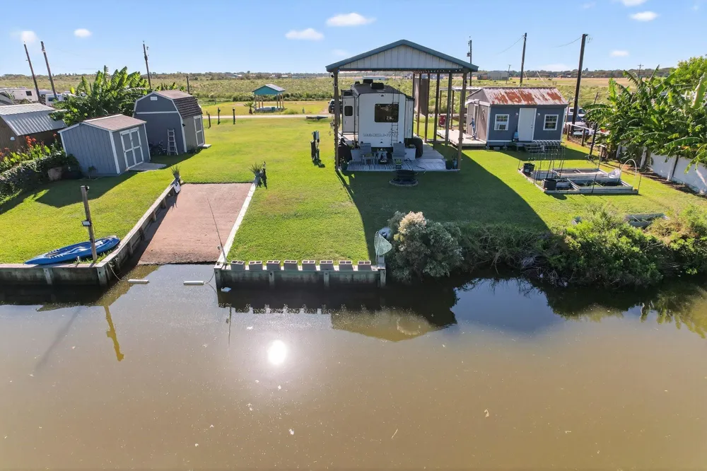 83 County Road 299 Bay City, TX 77414