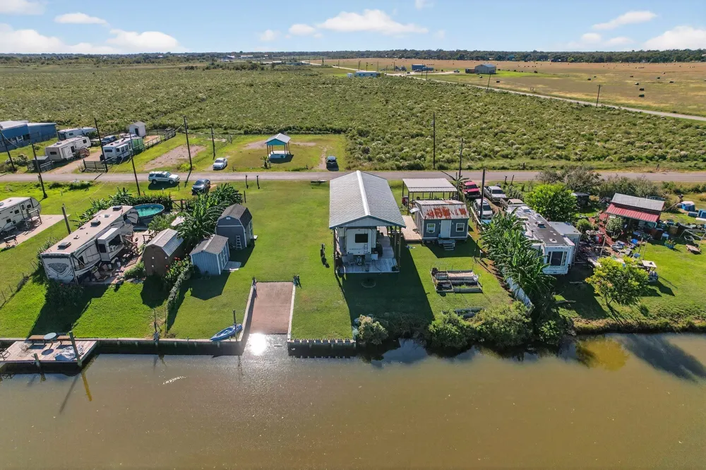 83 County Road 299 Bay City, TX 77414