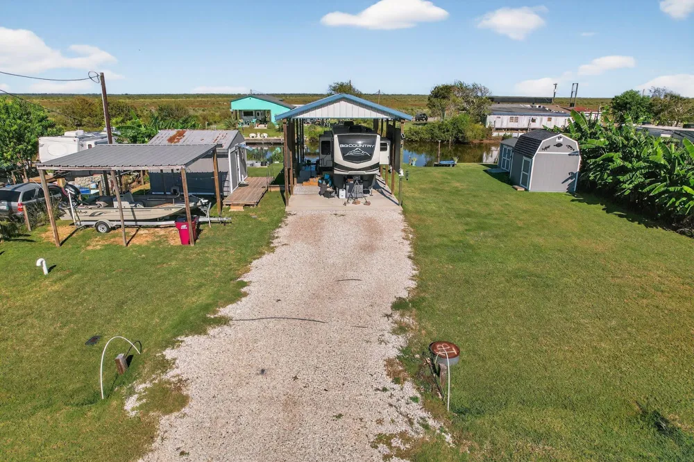 83 County Road 299 Bay City, TX 77414