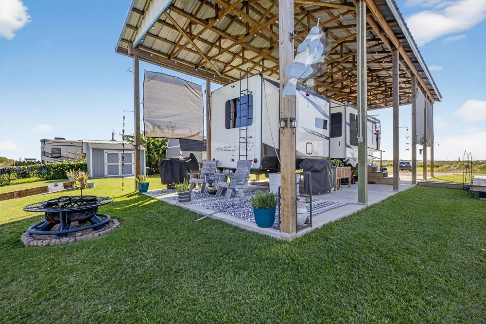 83 County Road 299 Bay City, TX 77414