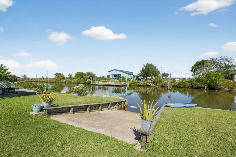 83 County Road 299 Bay City, TX 77414