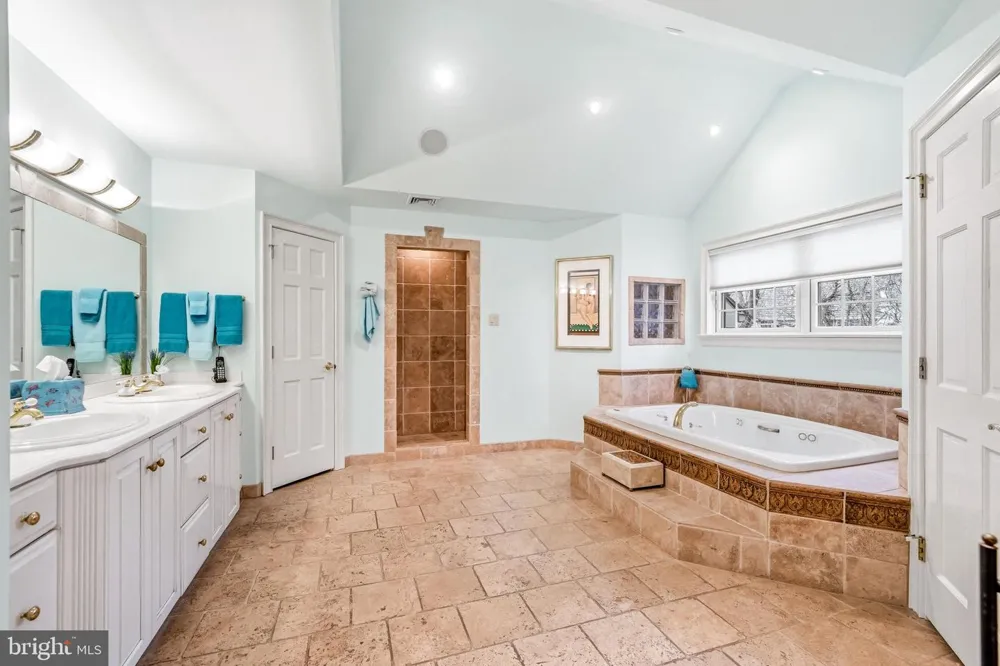 7 MERCER GATE DRIVE Doylestown, PA 18901