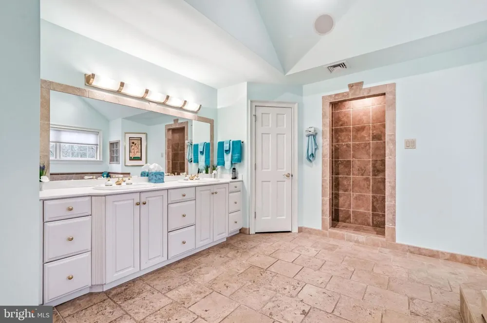 7 MERCER GATE DRIVE Doylestown, PA 18901