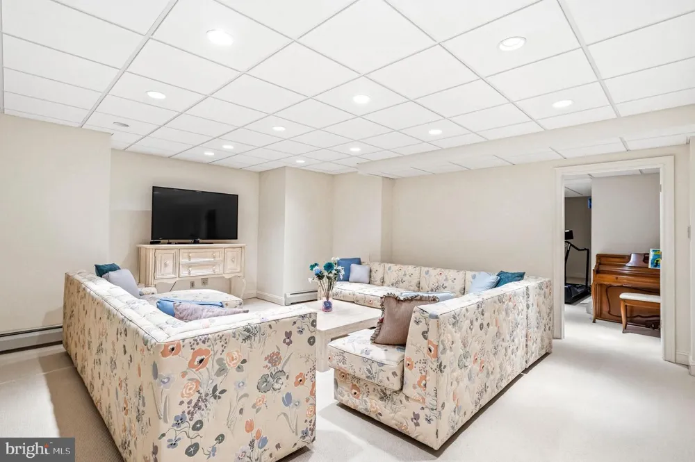 7 MERCER GATE DRIVE Doylestown, PA 18901