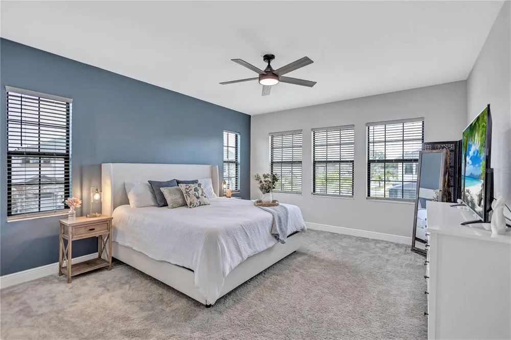 4593 SHORELEAF LOOP Valrico, FL 33596