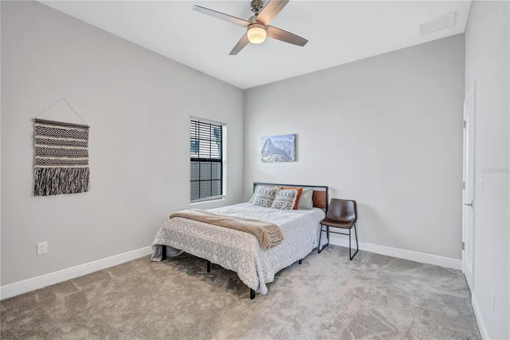 4593 SHORELEAF LOOP Valrico, FL 33596