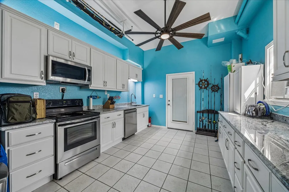 209 Bora Bora Drive Tiki Island, TX 77554