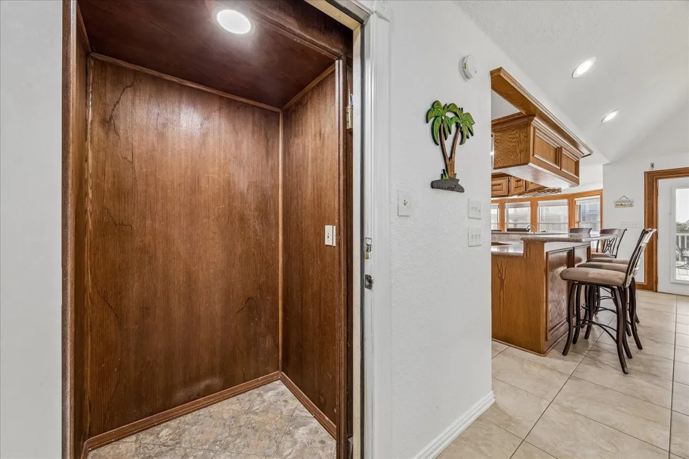 209 Bora Bora Drive Tiki Island, TX 77554