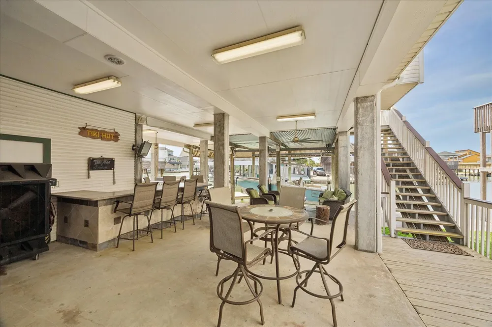 209 Bora Bora Drive Tiki Island, TX 77554