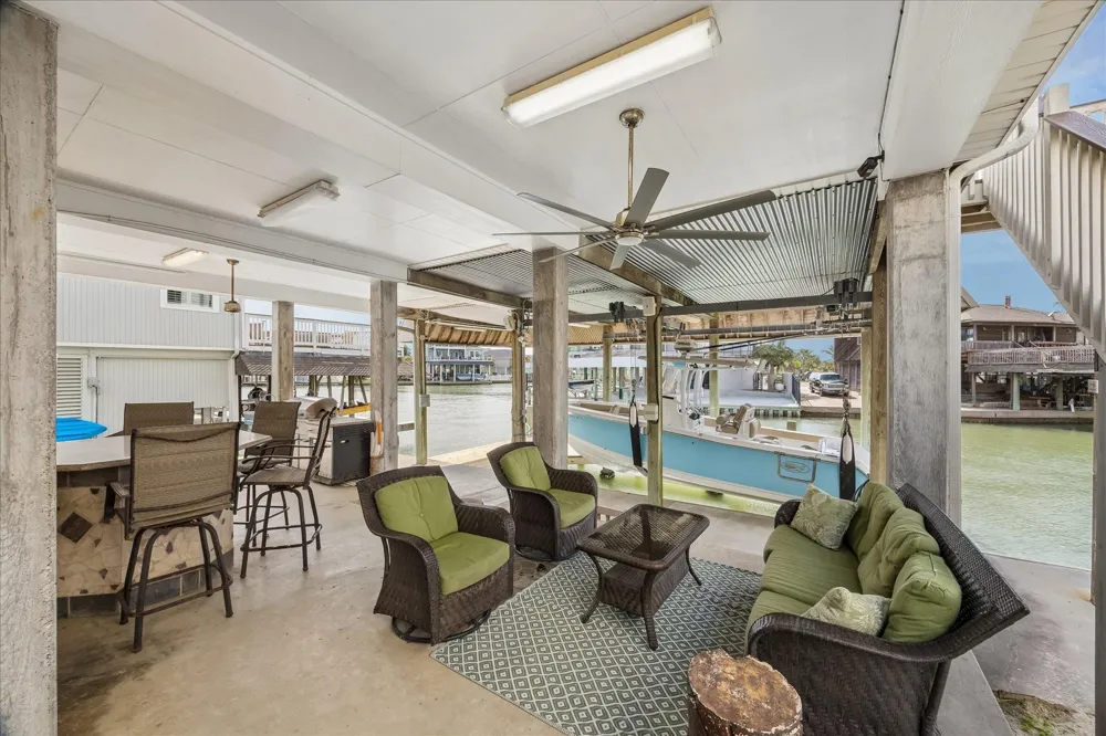 209 Bora Bora Drive Tiki Island, TX 77554