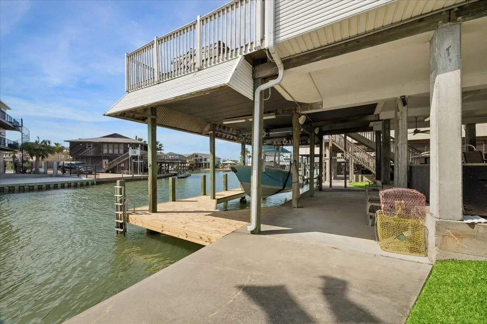 209 Bora Bora Drive Tiki Island, TX 77554