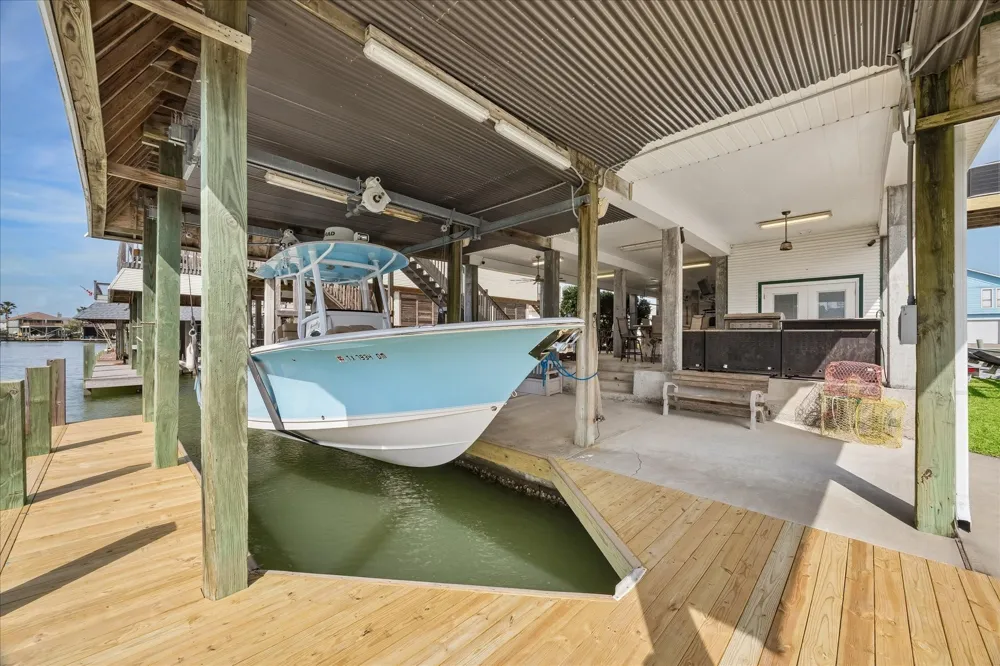 209 Bora Bora Drive Tiki Island, TX 77554
