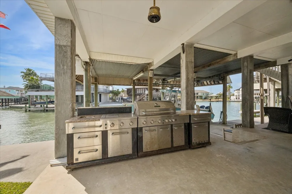 209 Bora Bora Drive Tiki Island, TX 77554