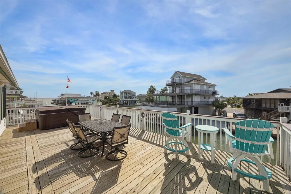 209 Bora Bora Drive Tiki Island, TX 77554