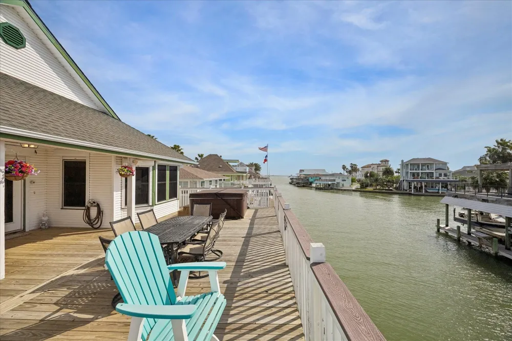 209 Bora Bora Drive Tiki Island, TX 77554