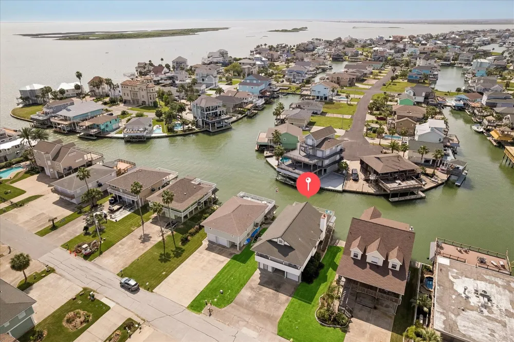 209 Bora Bora Drive Tiki Island, TX 77554