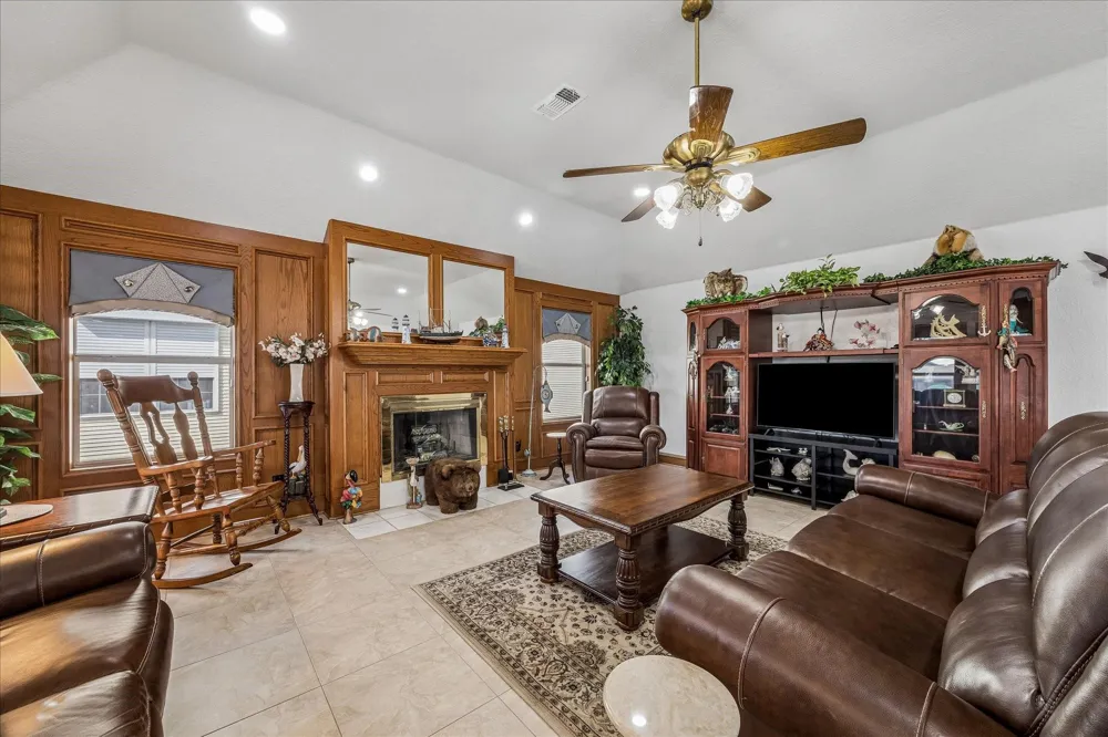209 Bora Bora Drive Tiki Island, TX 77554