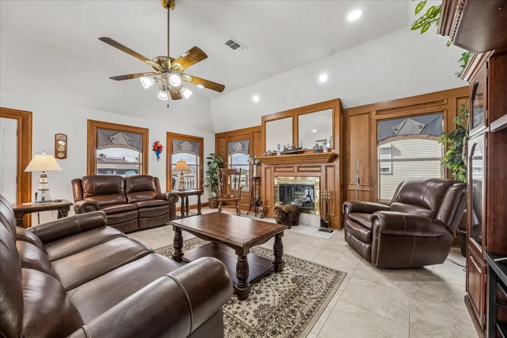 209 Bora Bora Drive Tiki Island, TX 77554