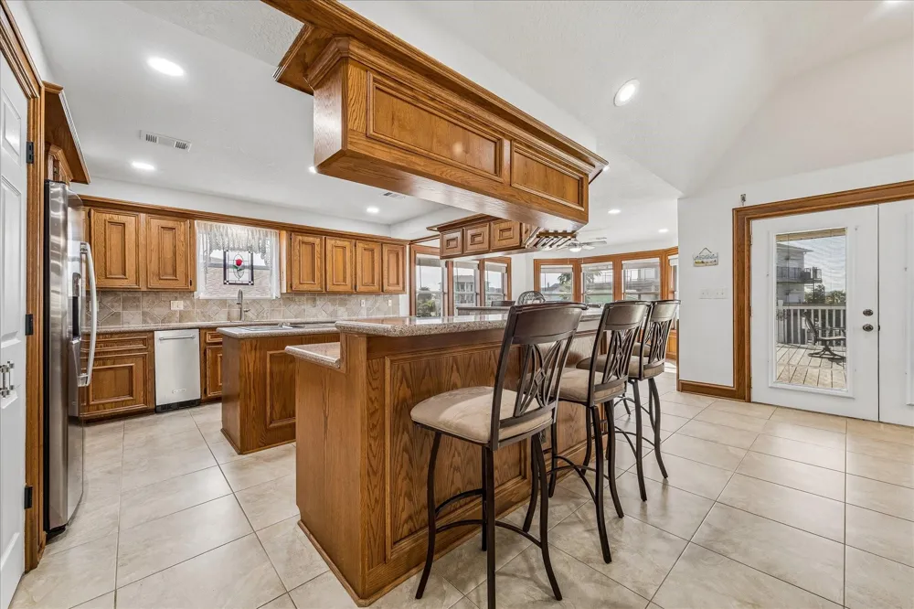 209 Bora Bora Drive Tiki Island, TX 77554