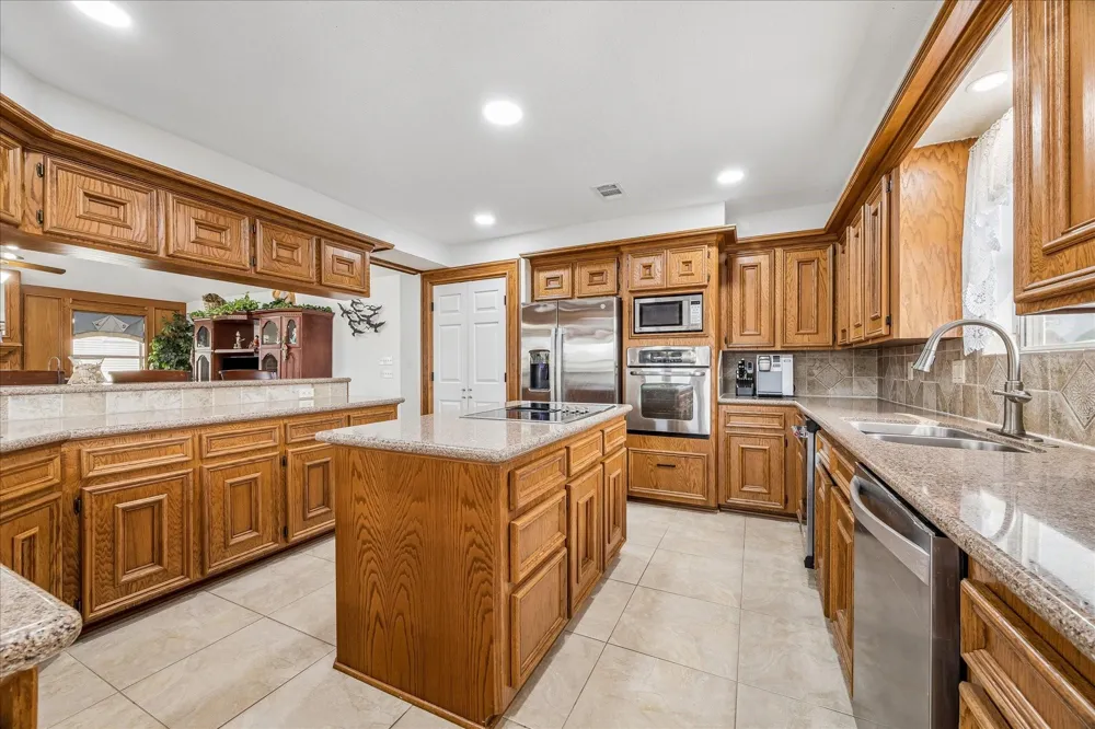 209 Bora Bora Drive Tiki Island, TX 77554
