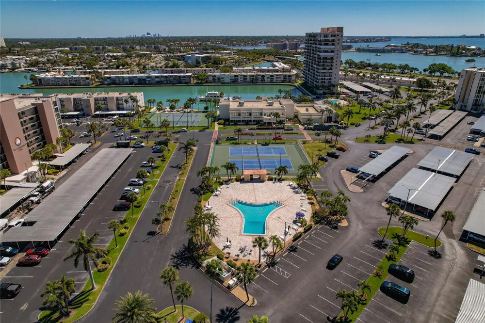 7540 BAY ISLAND DRIVE S #251 South Pasadena, FL 33707
