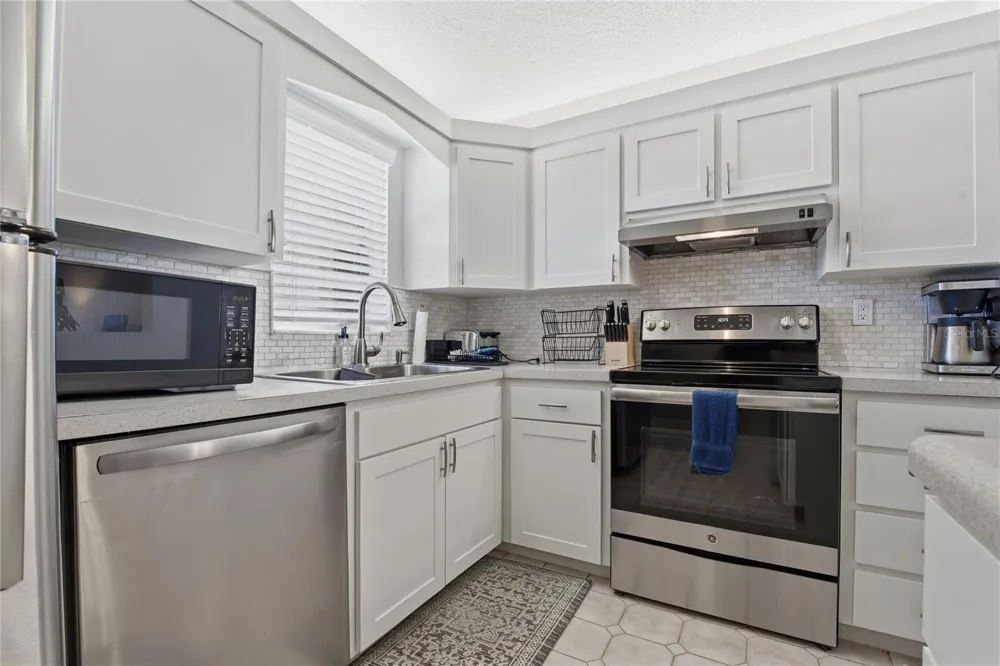 7540 BAY ISLAND DRIVE S #251 South Pasadena, FL 33707