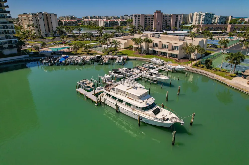 7540 BAY ISLAND DRIVE S #251 South Pasadena, FL 33707