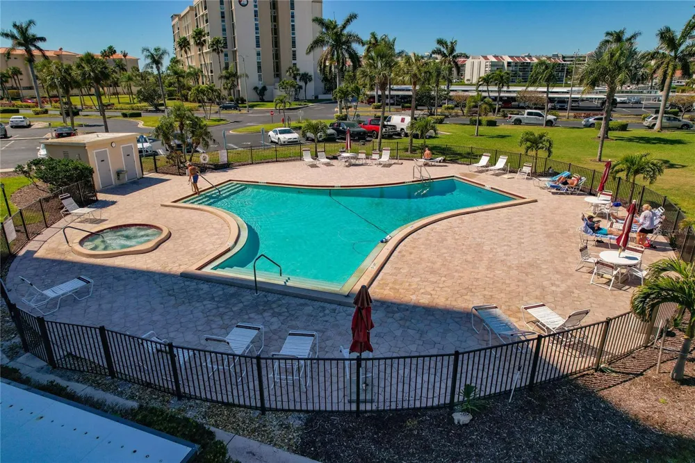 7540 BAY ISLAND DRIVE S #251 South Pasadena, FL 33707