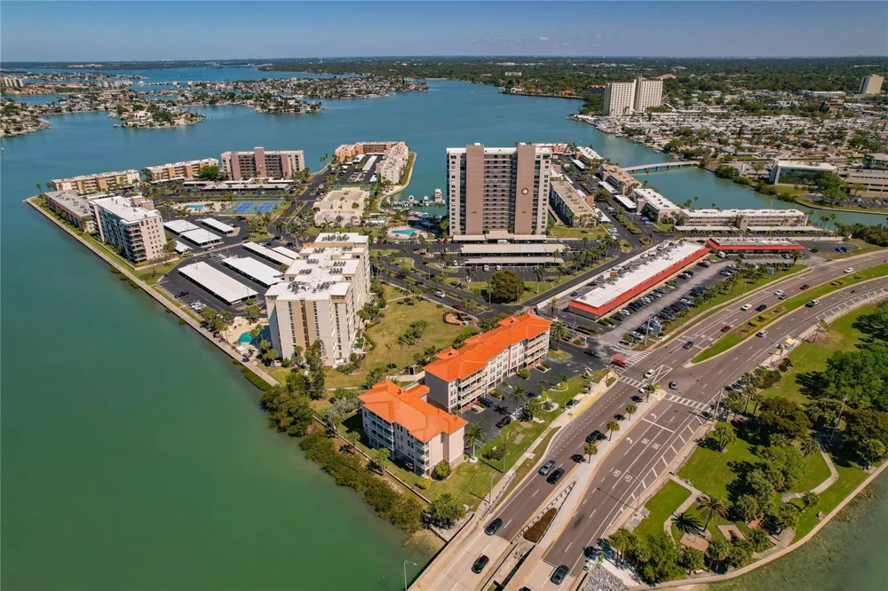 7540 BAY ISLAND DRIVE S #251 South Pasadena, FL 33707