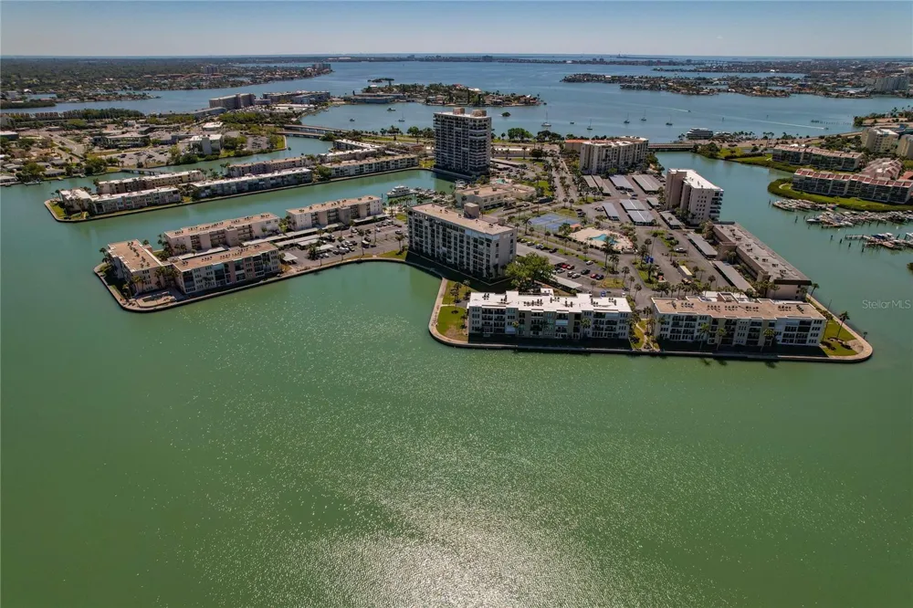 7540 BAY ISLAND DRIVE S #251 South Pasadena, FL 33707