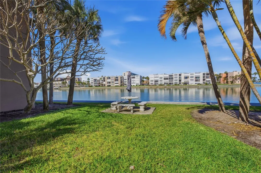 7540 BAY ISLAND DRIVE S #251 South Pasadena, FL 33707