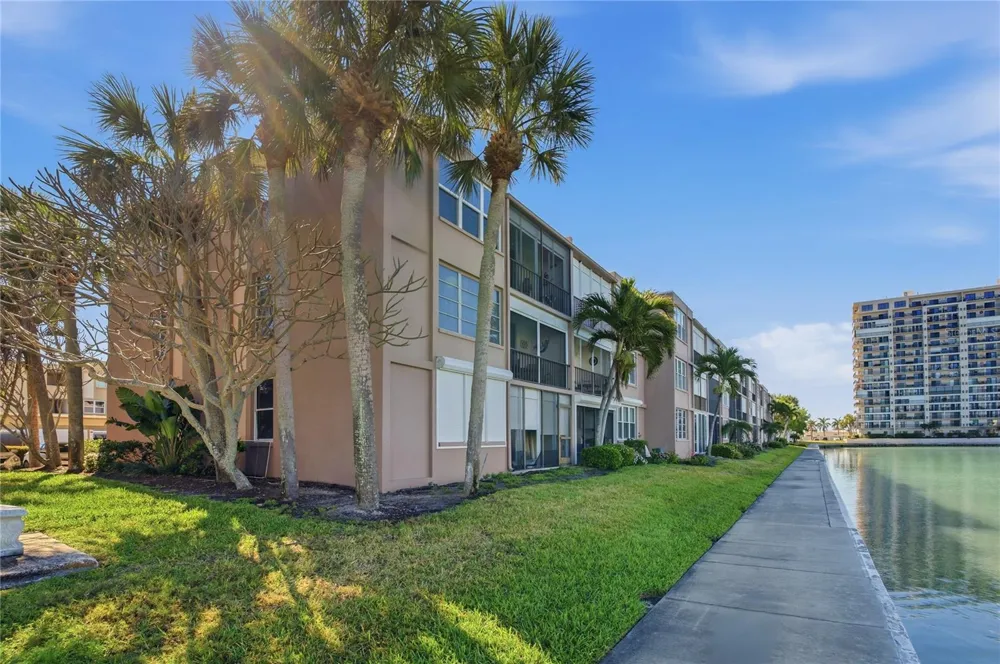 7540 BAY ISLAND DRIVE S #251 South Pasadena, FL 33707