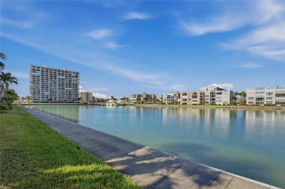7540 BAY ISLAND DRIVE S #251 South Pasadena, FL 33707