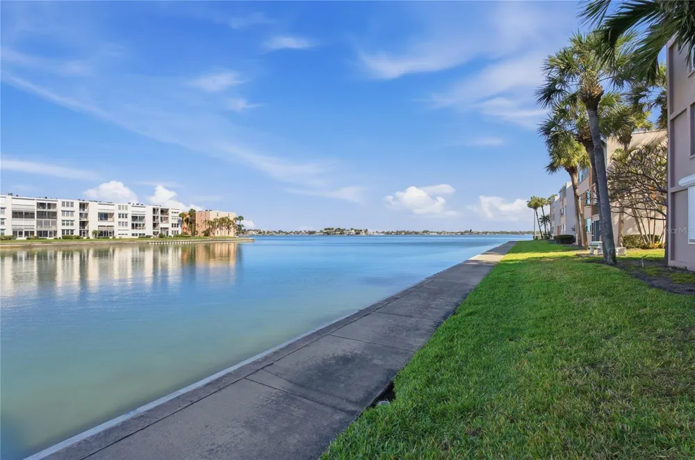 7540 BAY ISLAND DRIVE S #251 South Pasadena, FL 33707