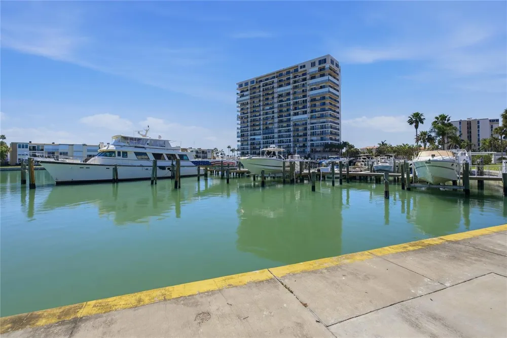 7540 BAY ISLAND DRIVE S #251 South Pasadena, FL 33707